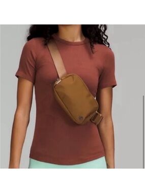 🤍LULULEMON EVERYWHERE BELT BAG-BURNT CARAMEL